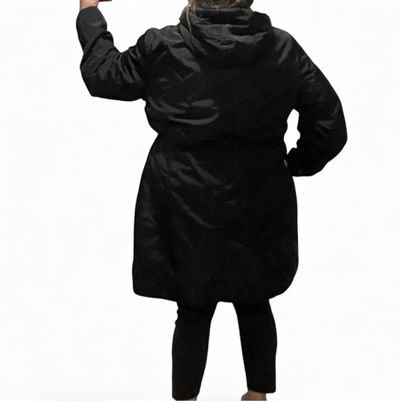 Tahari Women's Black Hooded lightly quilted wind resistant jacket - Picture 5 of 9